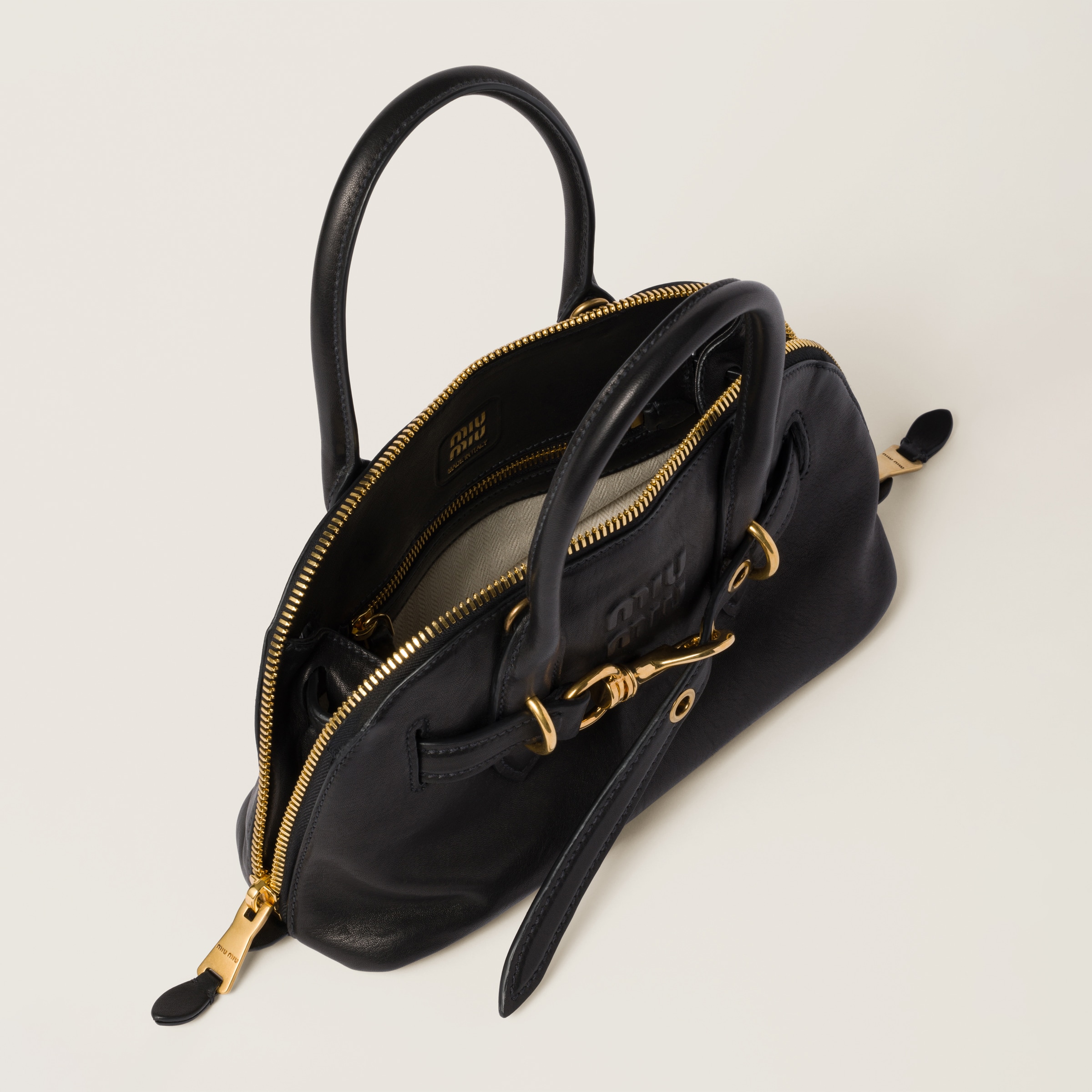 ブラック アバンチュール ナッパレザー トップハンドルバッグ | Miu Miu