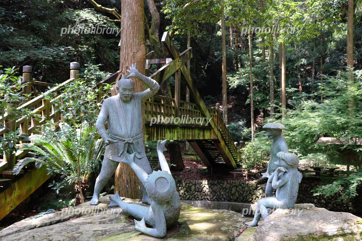 瀧三柱神社 河童の像 写真素材 [6077943] - フォトライブラリー