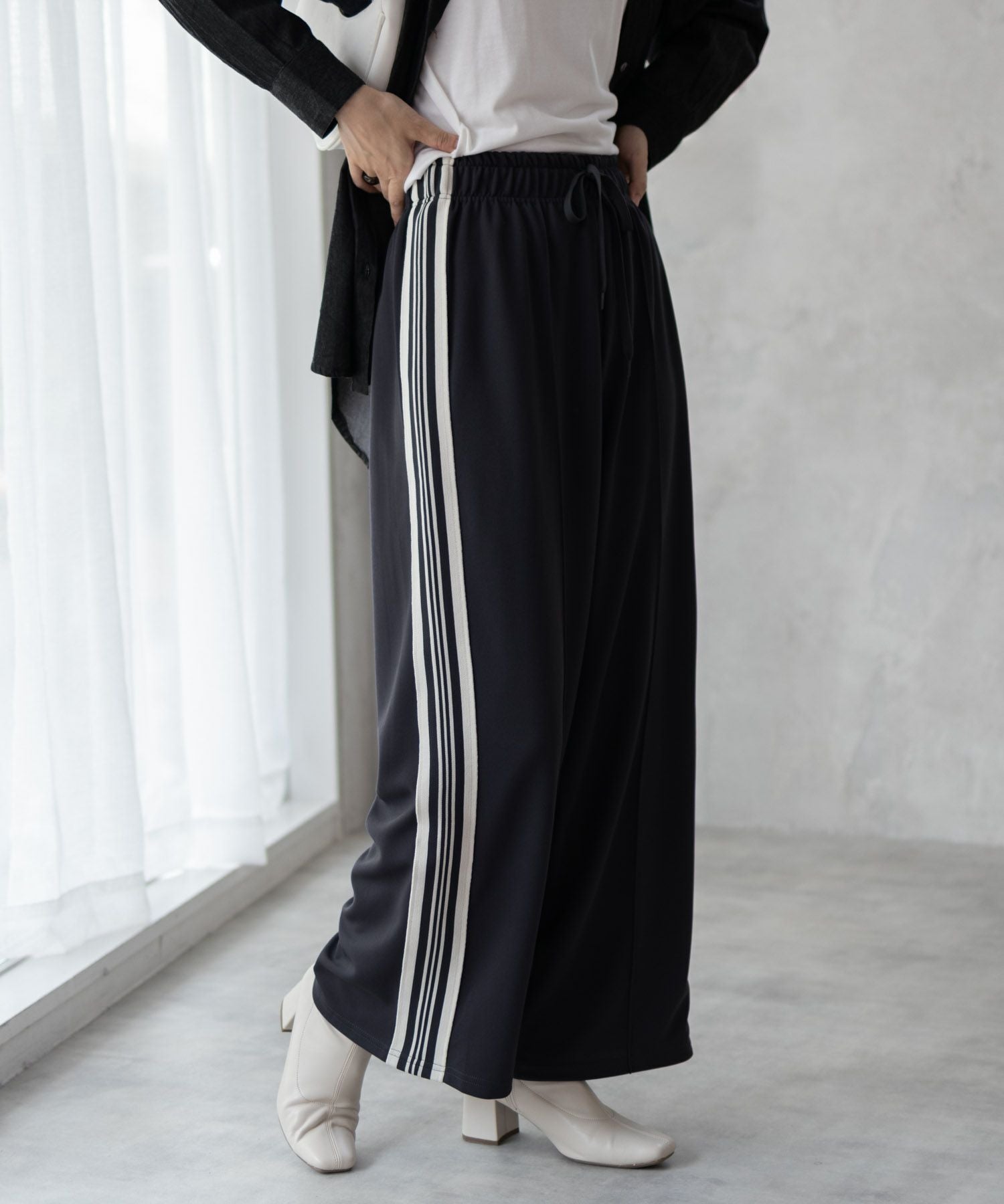 nAvy サイドラインパンツ レディース