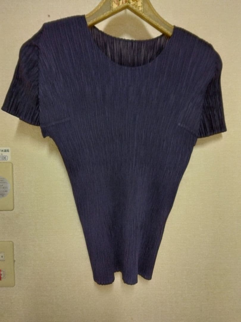 PLEATS PLEASE ネイビー ブラック 半袖トップス Issey Miyake Pleats Please Basics Top - Navy | Garmentory